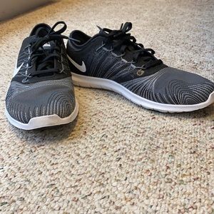 Nike training sneakers size 8 1/2